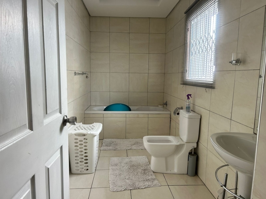5 Bedroom Property for Sale in Nahoon Valley Park Eastern Cape